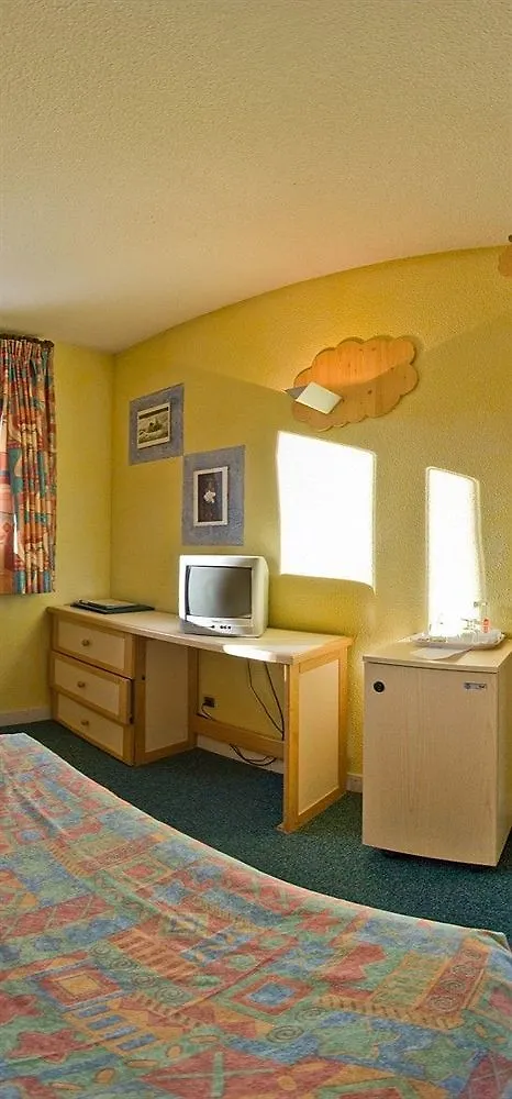***  Hotel Du Hameau ألو فرنسا